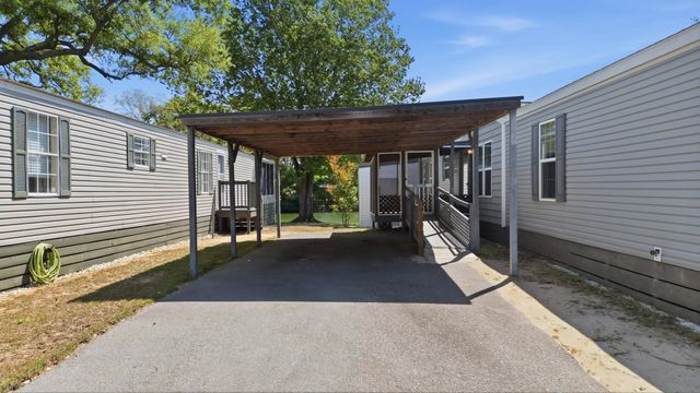 87 Beacon Ct., Murrells Inlet, SC 29576