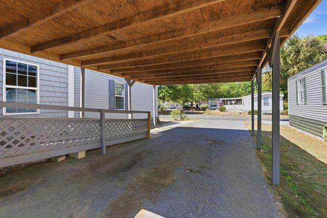 87 Beacon Ct., Murrells Inlet, SC 29576