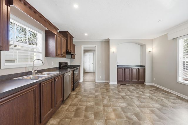 87 Beacon Ct., Murrells Inlet, SC 29576