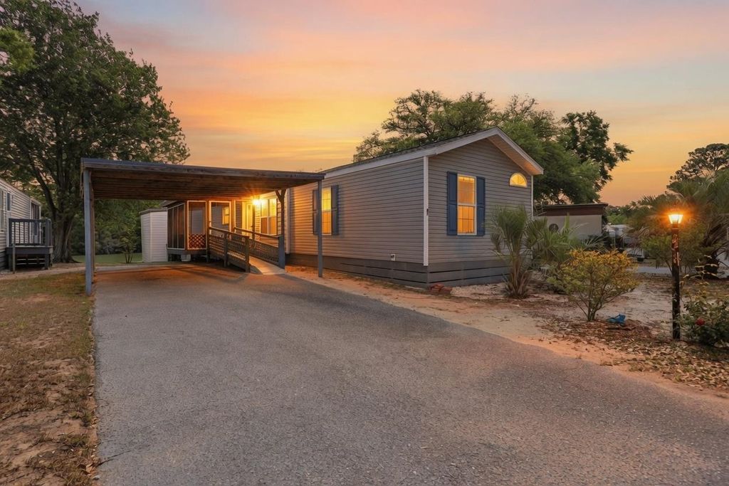 87 Beacon Ct., Murrells Inlet, SC 29576