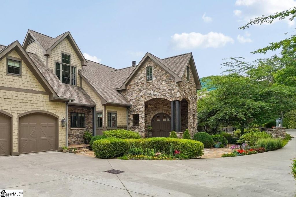 817 Mountain Summit Road, Travelers Rest, SC 29690