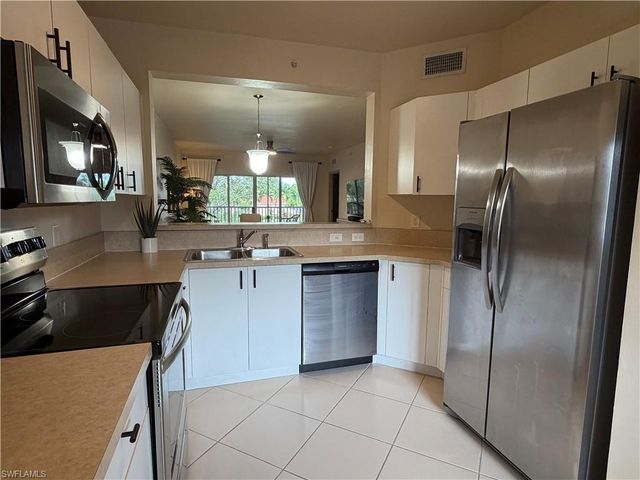 7839 Regal Heron CIR # 202, Naples, FL 34104