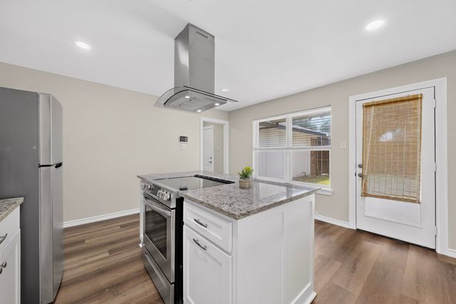 2802 Green Oaks Drive, Garland, TX 75040