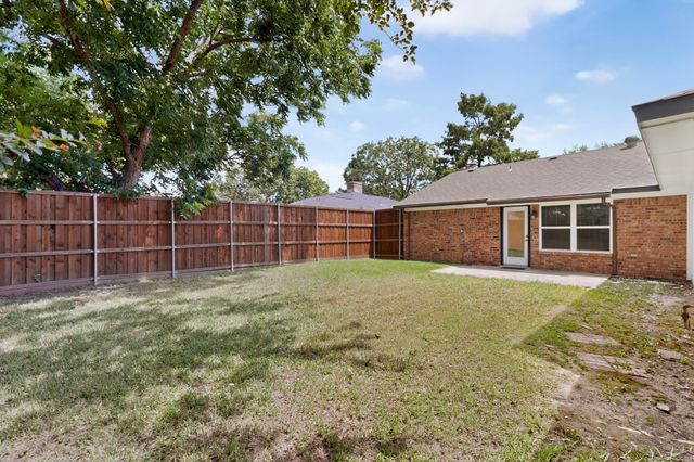 2802 Green Oaks Drive, Garland, TX 75040