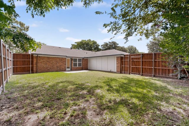 2802 Green Oaks Drive, Garland, TX 75040