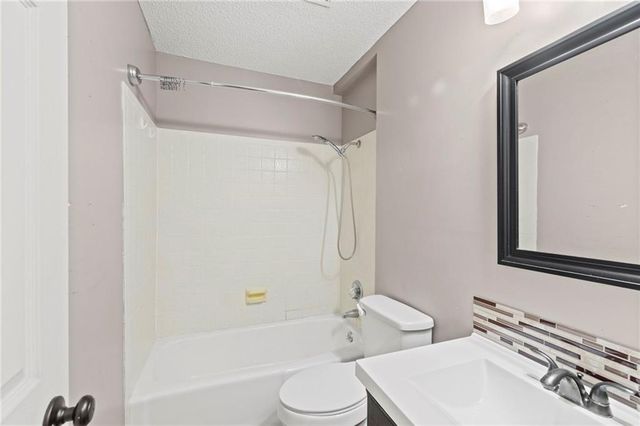 5977 SE 208th Street, Holt, MO 64048