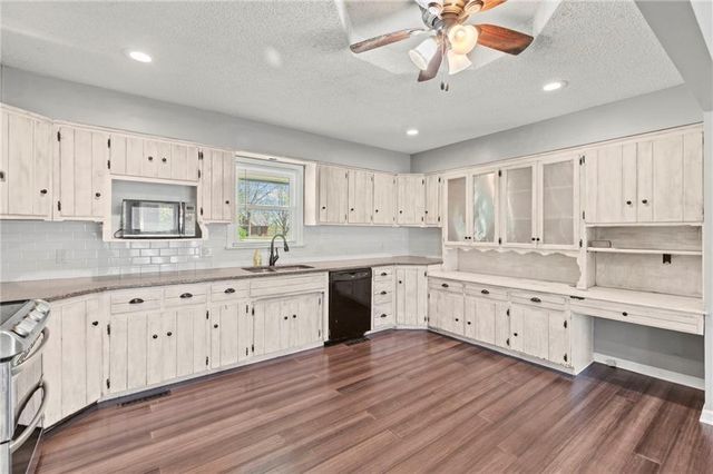 5977 SE 208th Street, Holt, MO 64048