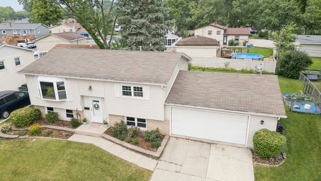 5700 Victoria Drive, Oak Forest, IL 60452