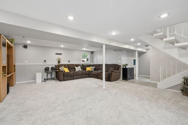 5700 Victoria Drive, Oak Forest, IL 60452
