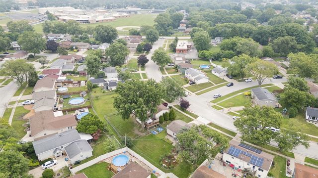 5700 Victoria Drive, Oak Forest, IL 60452