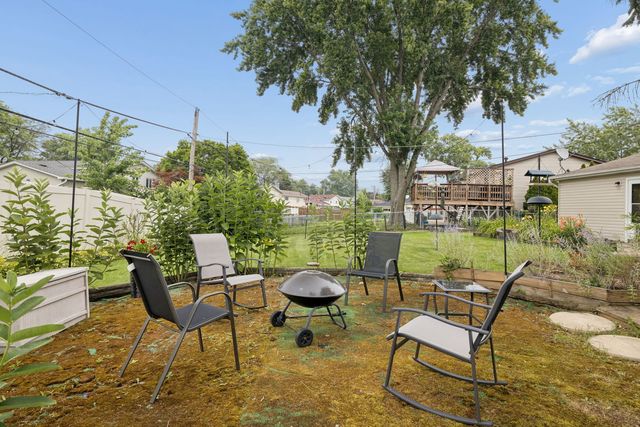 5700 Victoria Drive, Oak Forest, IL 60452