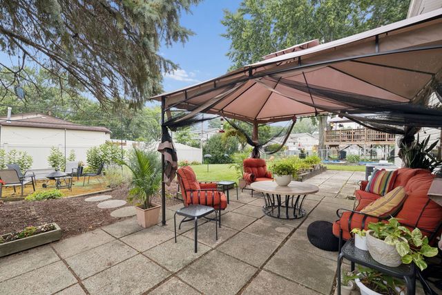 5700 Victoria Drive, Oak Forest, IL 60452