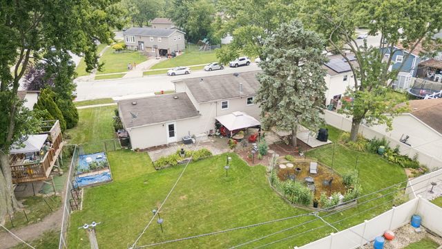 5700 Victoria Drive, Oak Forest, IL 60452