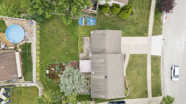 5700 Victoria Drive, Oak Forest, IL 60452