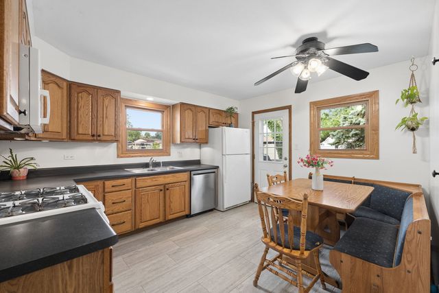 5700 Victoria Drive, Oak Forest, IL 60452