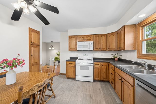 5700 Victoria Drive, Oak Forest, IL 60452