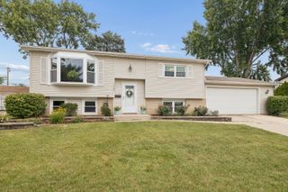 5700 Victoria Drive, Oak Forest, IL 60452