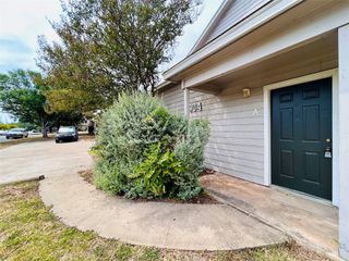 8904 Schick RD A, Austin, TX 78729