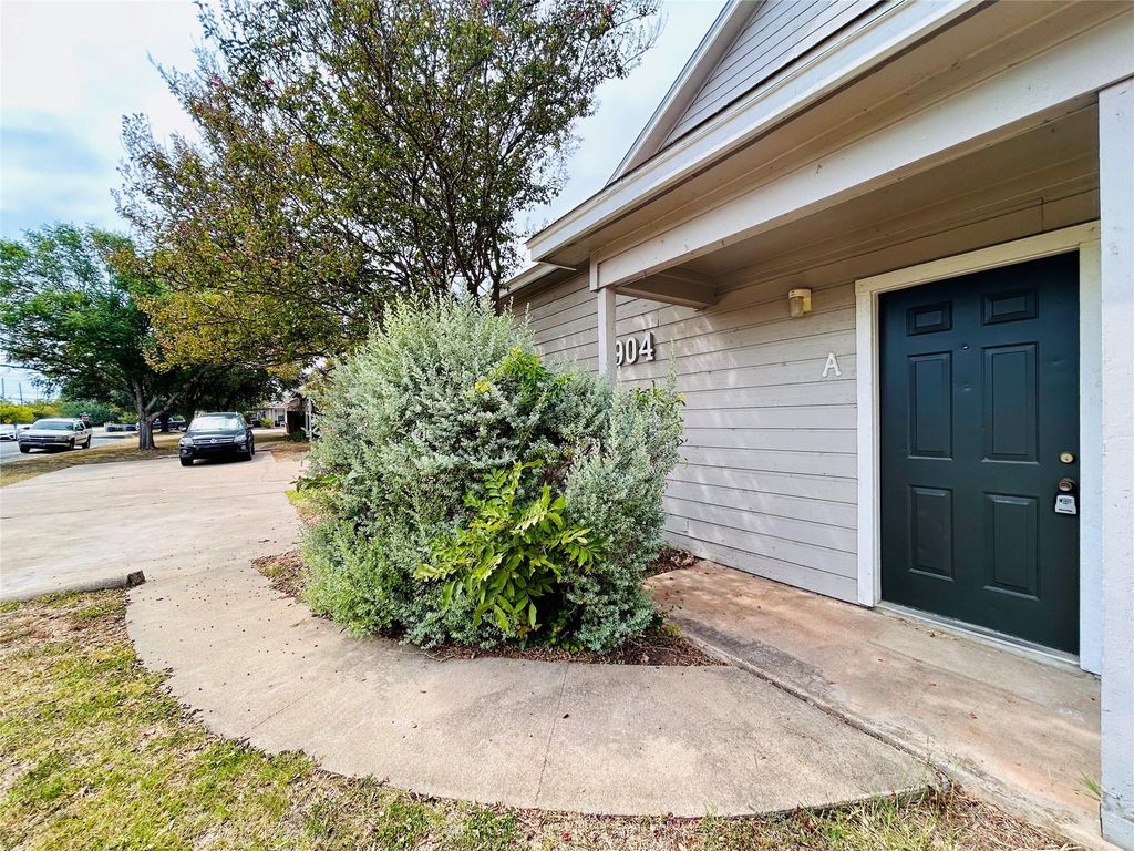 8904 Schick RD A, Austin, TX 78729