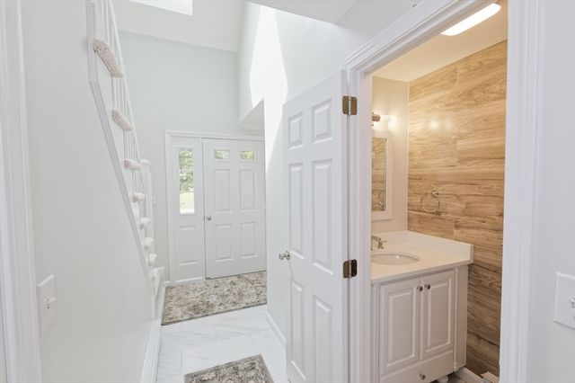 60 Spencer St 60, Millis, MA 02054