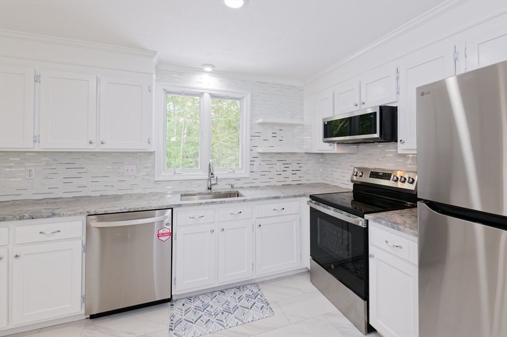 60 Spencer St 60, Millis, MA 02054
