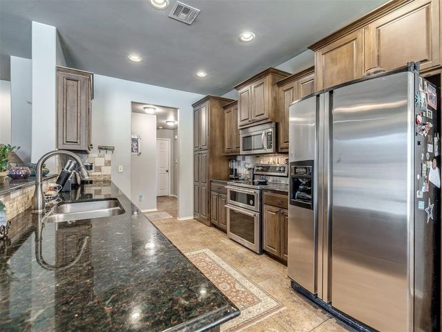 875 Cottonwood Court, Guthrie, OK 73044