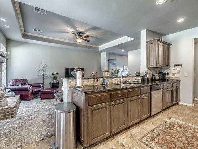 875 Cottonwood Court, Guthrie, OK 73044