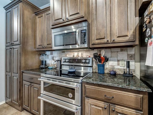 875 Cottonwood Court, Guthrie, OK 73044