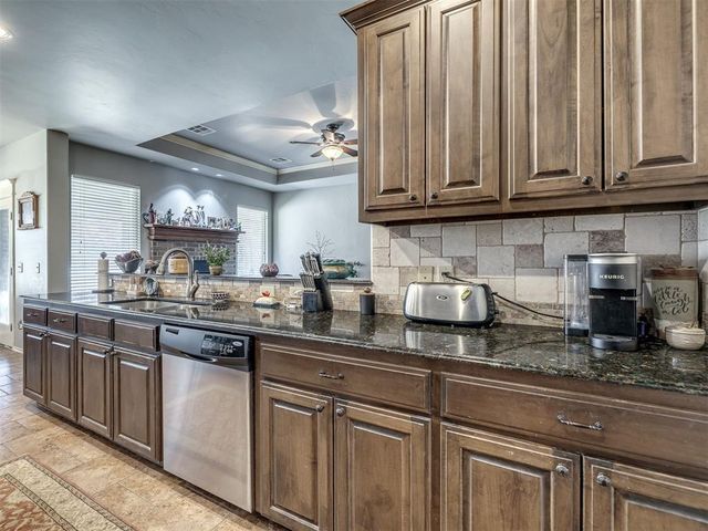 875 Cottonwood Court, Guthrie, OK 73044