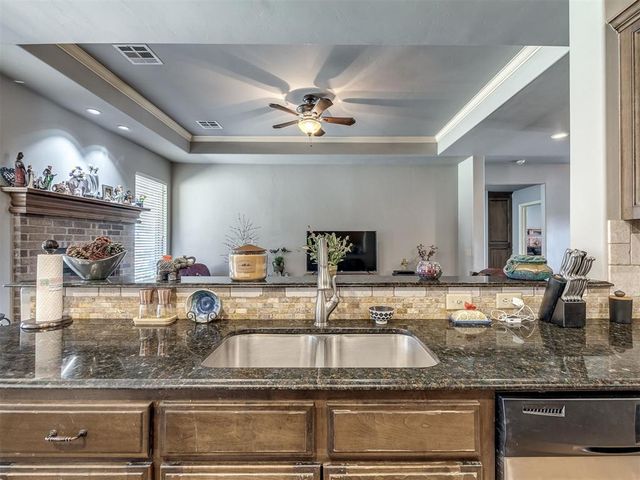 875 Cottonwood Court, Guthrie, OK 73044