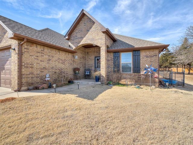 875 Cottonwood Court, Guthrie, OK 73044