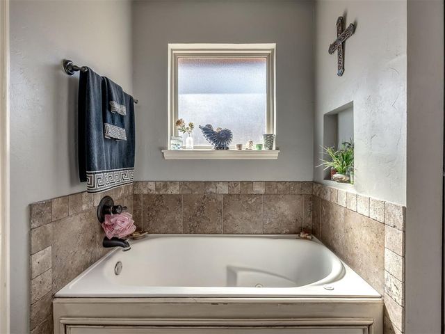 875 Cottonwood Court, Guthrie, OK 73044