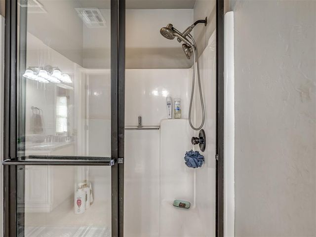 875 Cottonwood Court, Guthrie, OK 73044