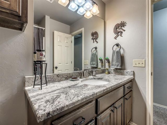 875 Cottonwood Court, Guthrie, OK 73044