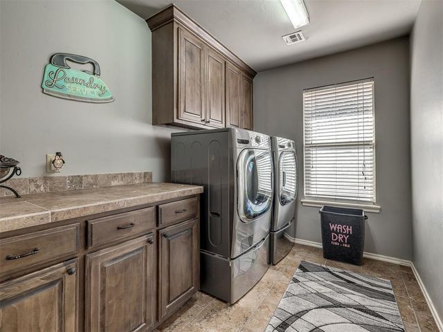 875 Cottonwood Court, Guthrie, OK 73044