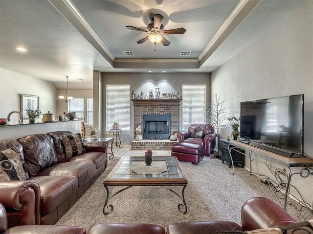 875 Cottonwood Court, Guthrie, OK 73044