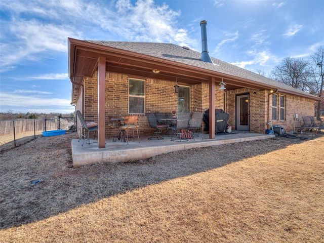 875 Cottonwood Court, Guthrie, OK 73044