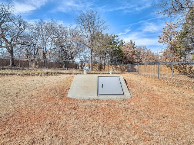 875 Cottonwood Court, Guthrie, OK 73044