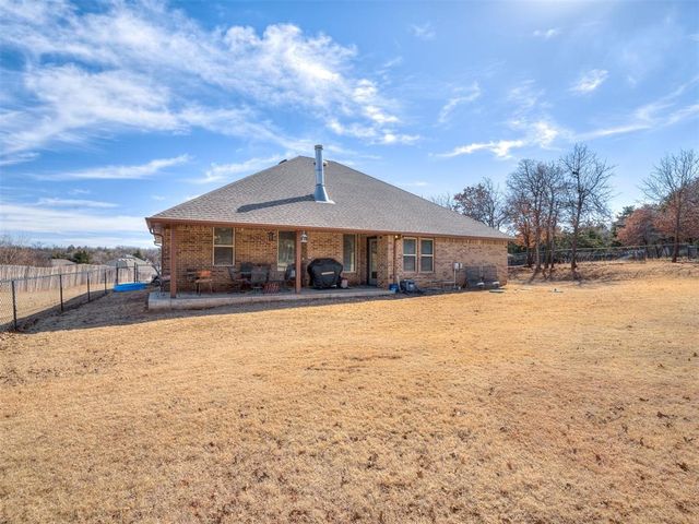875 Cottonwood Court, Guthrie, OK 73044