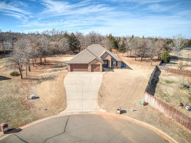 875 Cottonwood Court, Guthrie, OK 73044