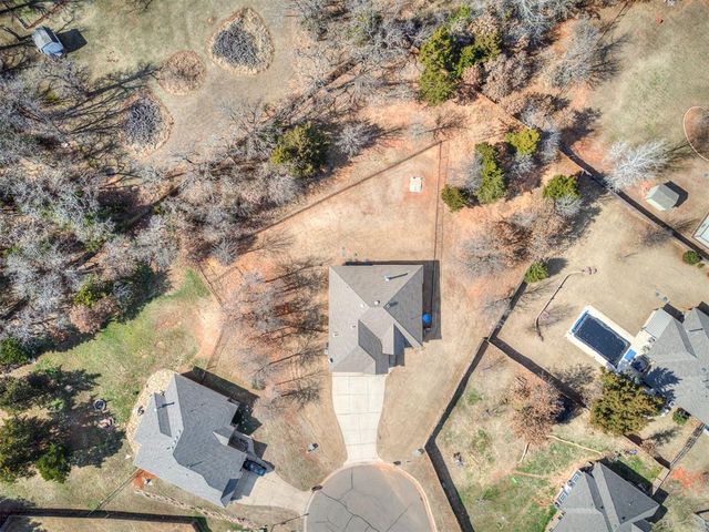 875 Cottonwood Court, Guthrie, OK 73044