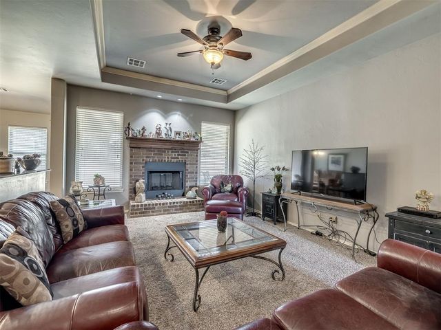 875 Cottonwood Court, Guthrie, OK 73044