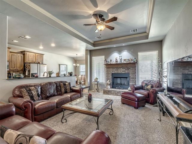 875 Cottonwood Court, Guthrie, OK 73044