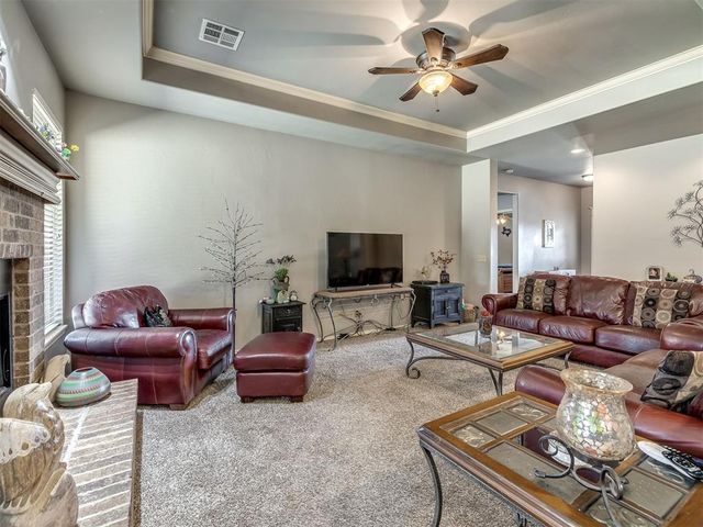 875 Cottonwood Court, Guthrie, OK 73044