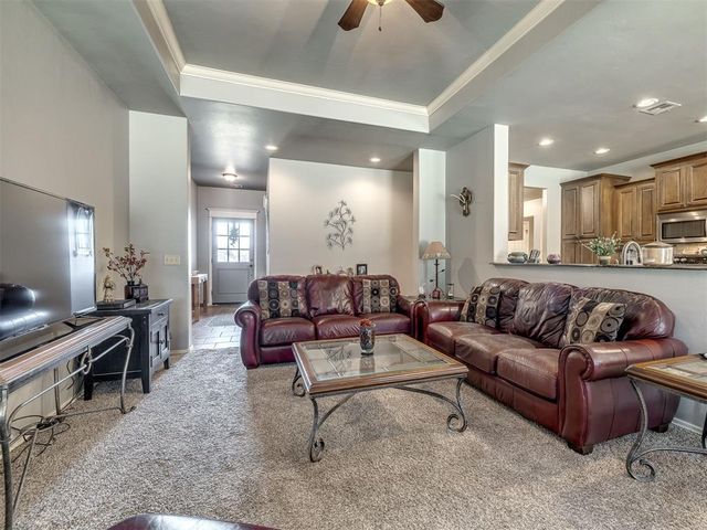 875 Cottonwood Court, Guthrie, OK 73044