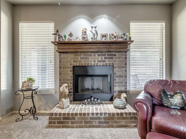 875 Cottonwood Court, Guthrie, OK 73044