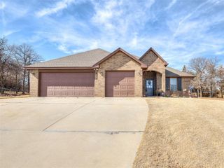 875 Cottonwood Court, Guthrie, OK 73044