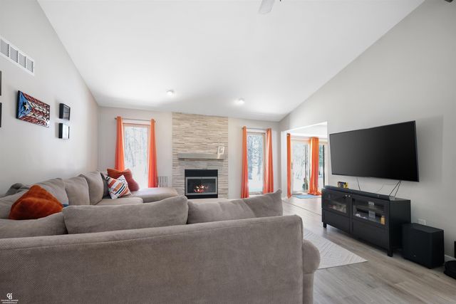 46602 Meadowview Drive, Shelby Twp, MI 48317