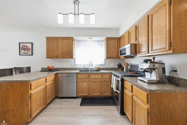 46602 Meadowview Drive, Shelby Twp, MI 48317