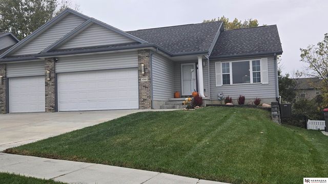 4340 W Hub Hall Drive, Lincoln, NE 68528